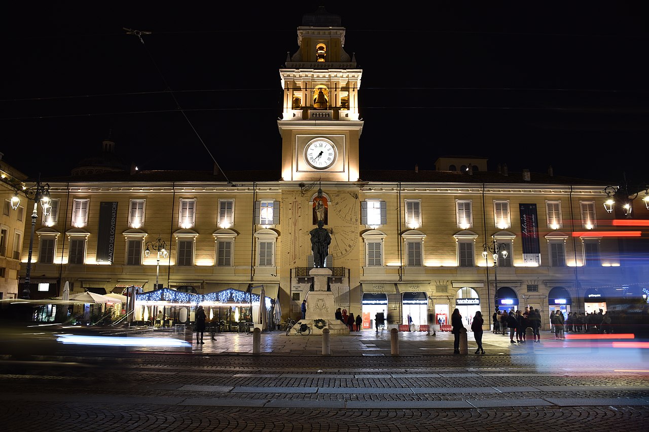 Piazza Garibaldi contatti parizzi